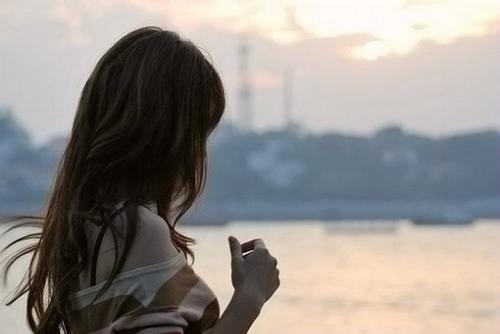 女生伤心流泪的说说6